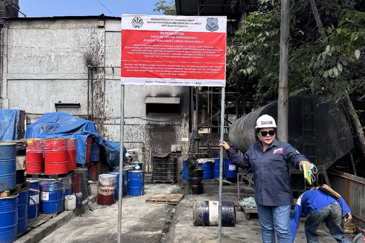 KLH menyegel pabrik peleburan alumunium di Bekasi. 