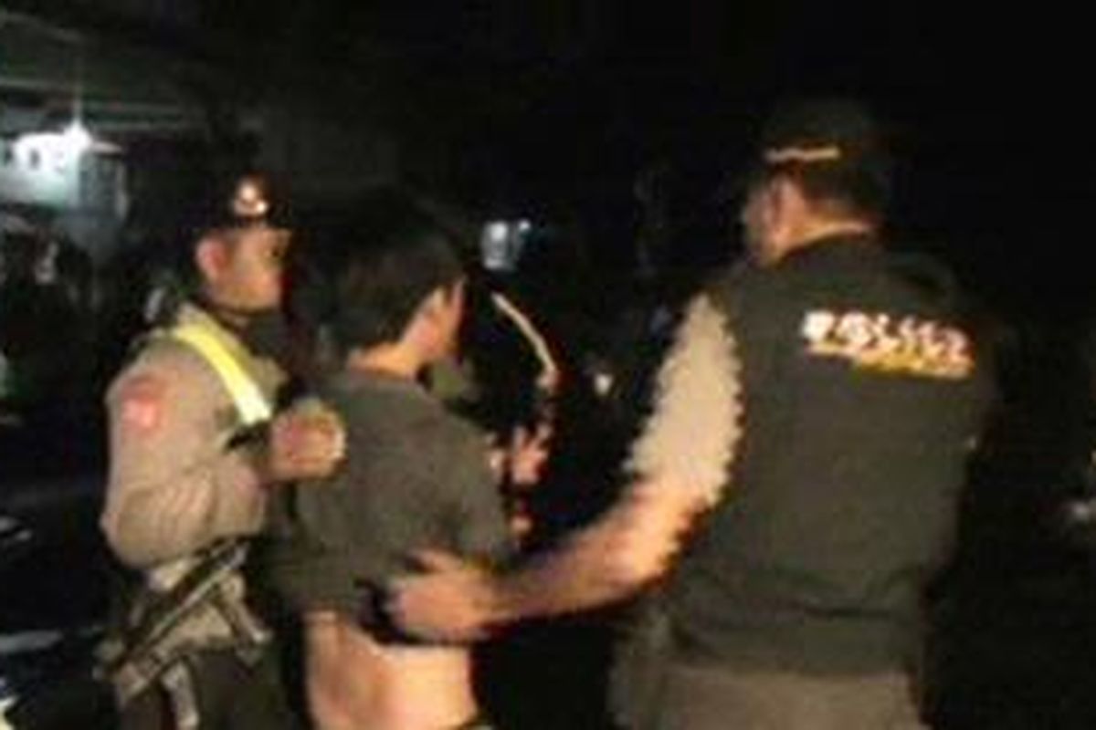 Ilustrasi penangkapan anggota geng motor.