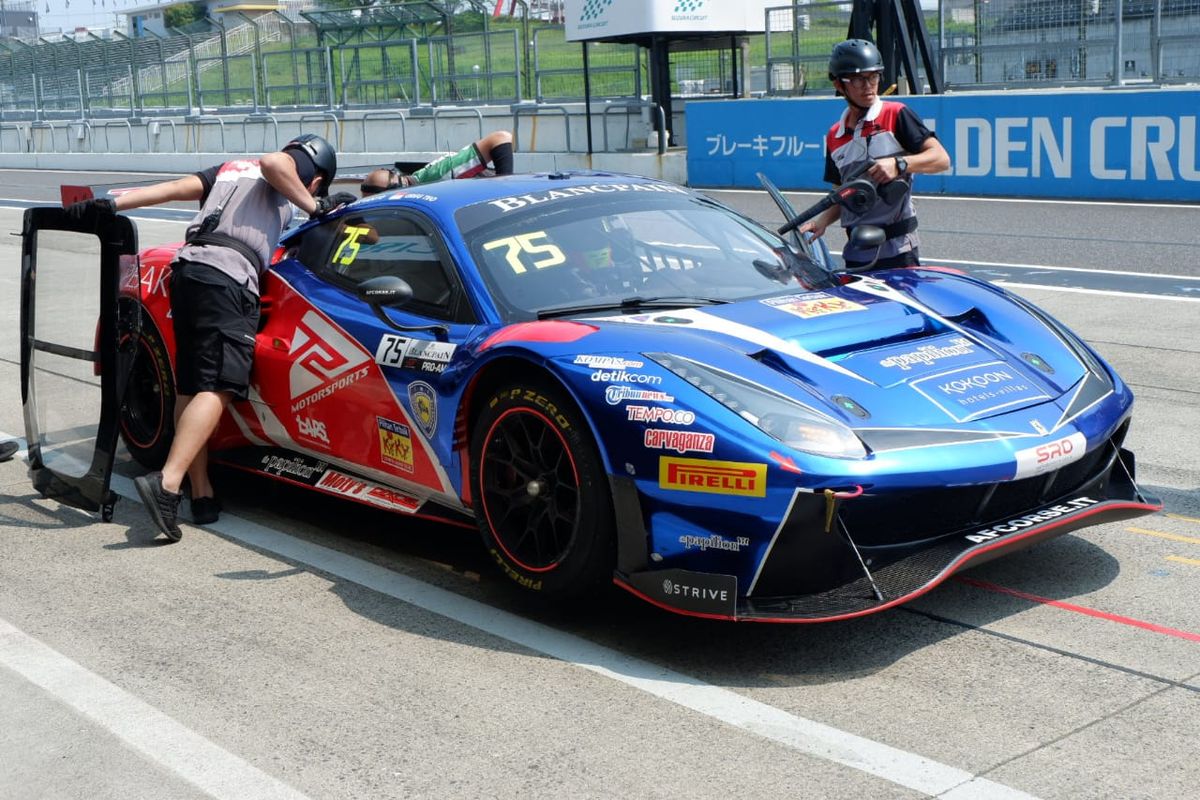 Mobil Ferrari 488 GT3 yang dikemudikan Rio Haryanto pada ajang Blancpain GT World Challenge Asia 2019.