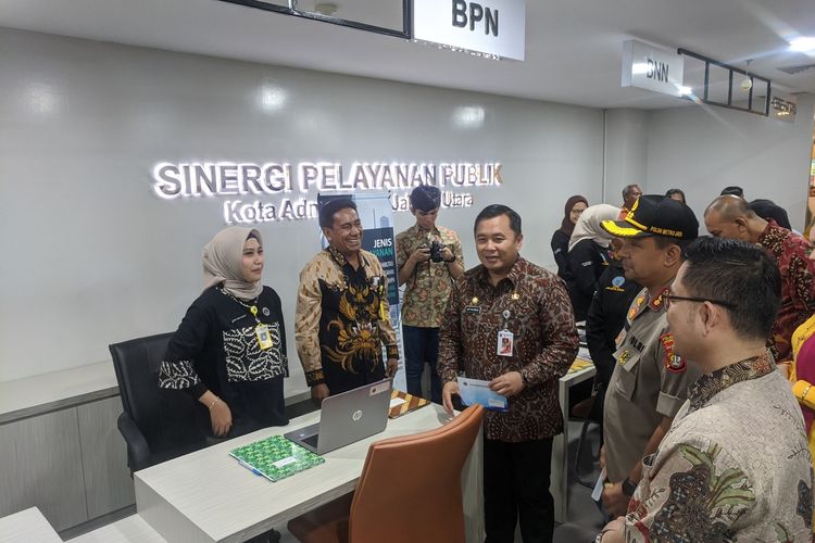 Pemerintah Kota Jakarta Utara meresmikan gerai Sinergi Layanan (SILA) di lantai 4 di Mall Pluit Village, Penjaringan, Jakarta Utara pada Kamis (12/12/2019).