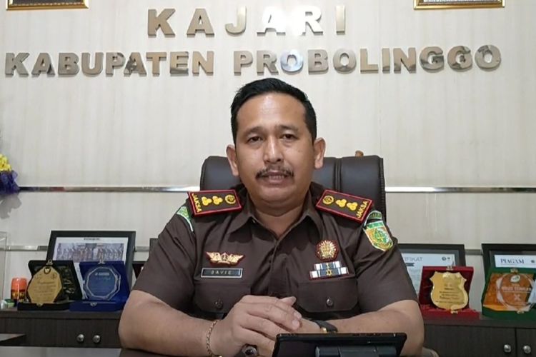 Kajari Kabupaten Probolinggo David P. Duarsa menyebut tersangka dijerat denda lebih besar dari pasal yang diterapkan  kepolisian 