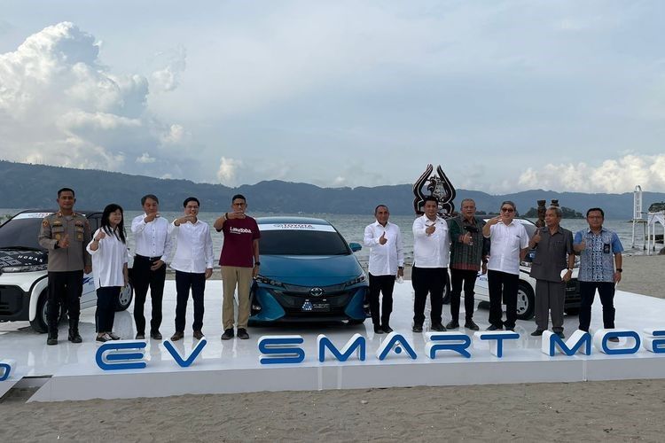 Toyota EV Smart Mobility Project di Danau Toba. 