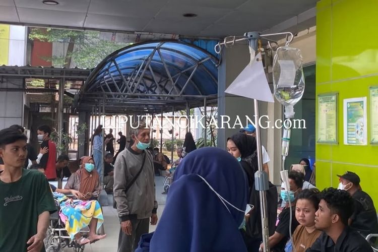 Kebakaran RSUD Kabupaten Bekasi, Pasien Sempat Dievakuasi dan Kini Menunggu di Luar