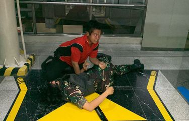 Salah satu zombie dalam Wahana Train To Apocalypse di kawasan Kelapa Gading, Jakarta Utara, Selasa (9/8/2022).