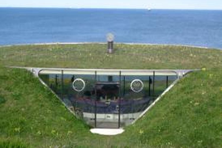 Malator, rumah karya Future Systems ini berada di sebuah bukit di Wales yang dibuat pada 1998. Rumah ini terbilang sederhana, karena hanya terdiri dari satu ruang. 