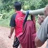 Jalan Licin Pasca Hujan Deras, Ibu Hamil di Mamuju Ditandu 1 Km untuk Berobat