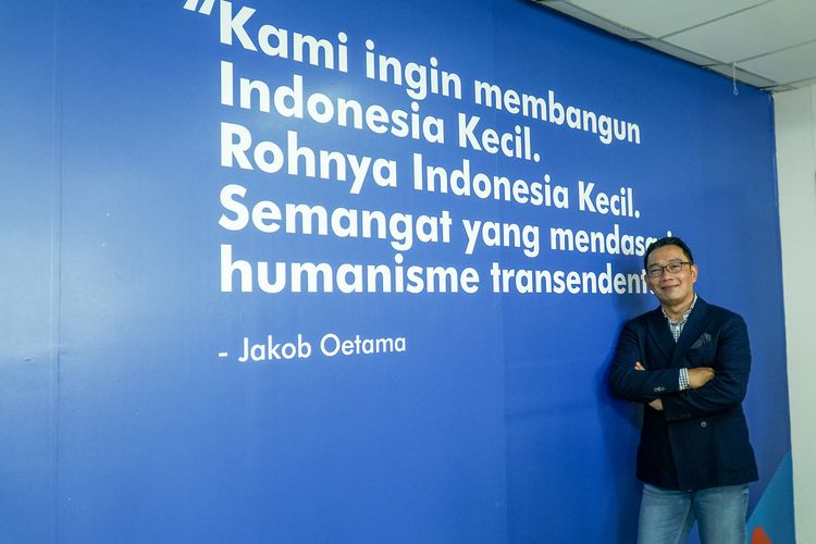 Gubernur Jawa Barat, Ridwan Kamil berpose seusai menjadi narasumber dalam program live Gaspol di kantor redaksi Kompas.com, Jakarta, Rabu (18/5/2022). 