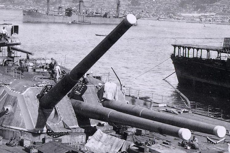 Meriam Angkatan Laut (AL) di kapal perang Yamato dan Musashi Jepang pada Perang Dunia II.