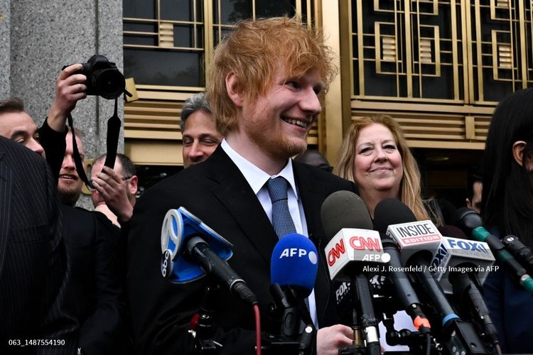 Penyanyi asal Inggris Ed Sheeran memberi keterangan pers setelah pengadilan federal Mahanttan, New York City, menyatakan dia tidak bersalah dalam perkara pelanggaran hak cipta, Kamis (4/5/2023). 