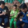 Petugas Damkar Berhasil Lepaskan Sabuk yang Menjepit Jarinya, Bocah 9 Tahun Ajak Tos