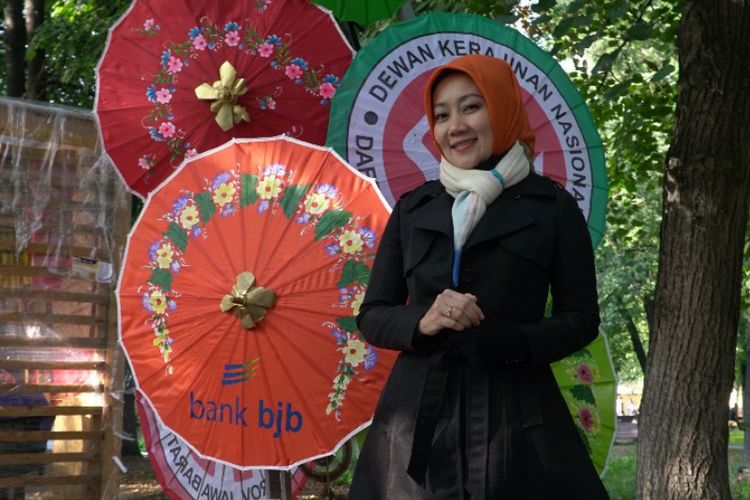 Payung Geulis merupakan payung tradisional dari daerah Tasikmalaya. Payung ini paling mendapat perhatian warga Moskow yang berbondong-bondong ke anjungan Jawa Barat dalam Festival Indonesia 2019 yang digelar di Taman Krasnaya Presnya, Kota Moskow, Rusia, 2 hinga 4 Agustus 2019.  