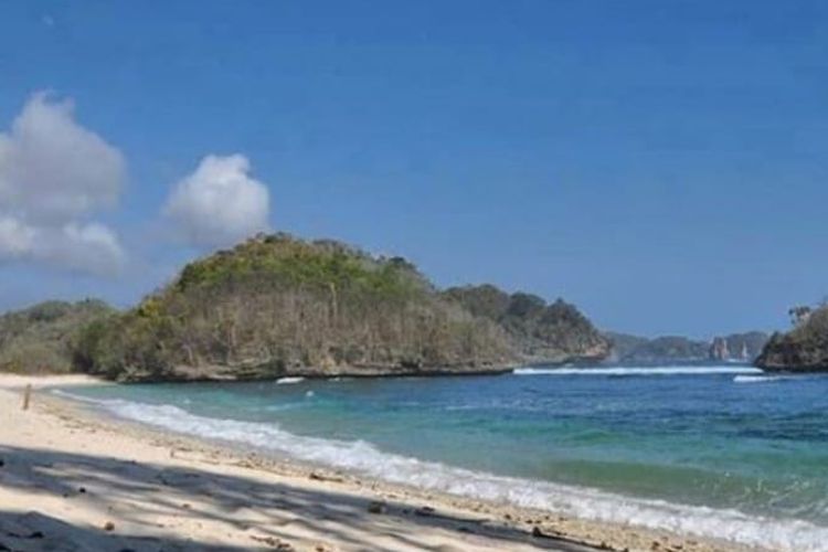 Pantai Gatra, Kabupaten Malang, Jawa Timur 