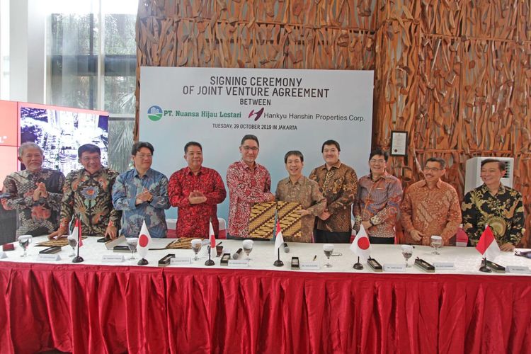 Springhill Group dan Hankyu Hanshin Properties Corp (HHP) menandatangani perjanjian kerja sama pengembangan hunian Springhill Yume Lagoon di Tangerang Selatan, Selasa (29/10/2019). Tampak dari kiri ke kanan: President  Commissioner  Springhill Mizumi Lagoon Wiriyatmoko, Director Springhill Mizumi Lagoon Gede Widiade, Manager  Overseas  Business  Division  HHP Takashi  Takeda, Managing  Director  HHP Tetsuji  Nagata, General  Manager  Overseas  Business  Division  HHP Masahiko  Toda, President  Director Springhill Mizumi Lagoon Hadi  Kusuma,  Director  PT Nuansa Hijau Lestari Hans  Halim, Marketing  & Business  Dev Director  PT Nuansa Hijau Lestari  Yesaya  Rudy  Budiman,  Finance  &  Accounting  Director  PT  Nuansa Hijau Lestari Liangilisan  Nanang, dan CEO  Wellspring  Financial Kevin Lee.