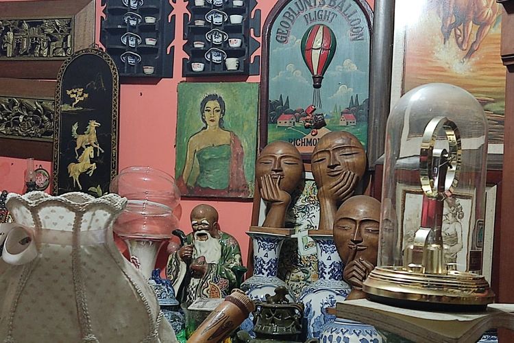 Barang antik koleksi Muhammad Ilham (31), warga Jalan Srikaya IV Blok D6 Nomor 14, Kelurahan Jaka Mulya, Kecamatan Jati Asih, Kota Bekasi.