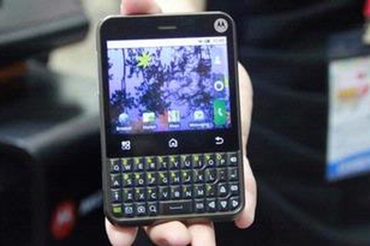 Motorola Charm with Motoblur, ponsel Android dengan QWERTY