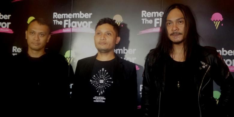 Andra and The Backbone diabadikan usai konferensi pers film Remember the Flavor di XXI Djakarta Theatre, Jakarta Pusat, Rabu (82/2017).