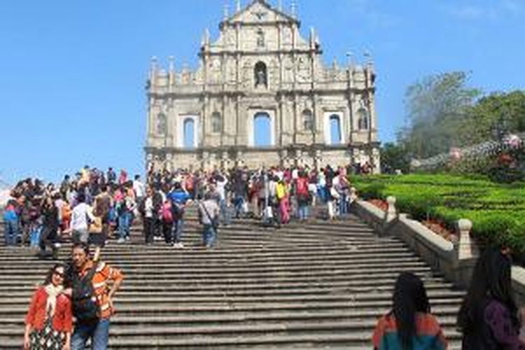 Suasana Pelataran Gereja Tua St Paul di Makau.