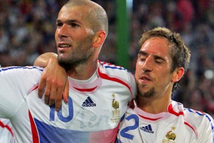 Legenda Perancis, Zinedine Zidane (kiri) bersama Franck Ribery. 