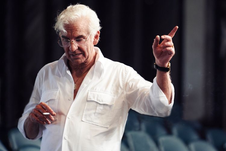 Cooper sebagai Bernstein di Maestro