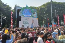 Pengunjung CFD Joget Bareng di Bundaran HI saat Putri Ariani Bawakan Lagu Rungkad