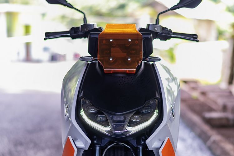 BMW Motorrad Indonesia resmi terjun ke segmen motor nol emisi dengan meluncurkan BMW CE04.
