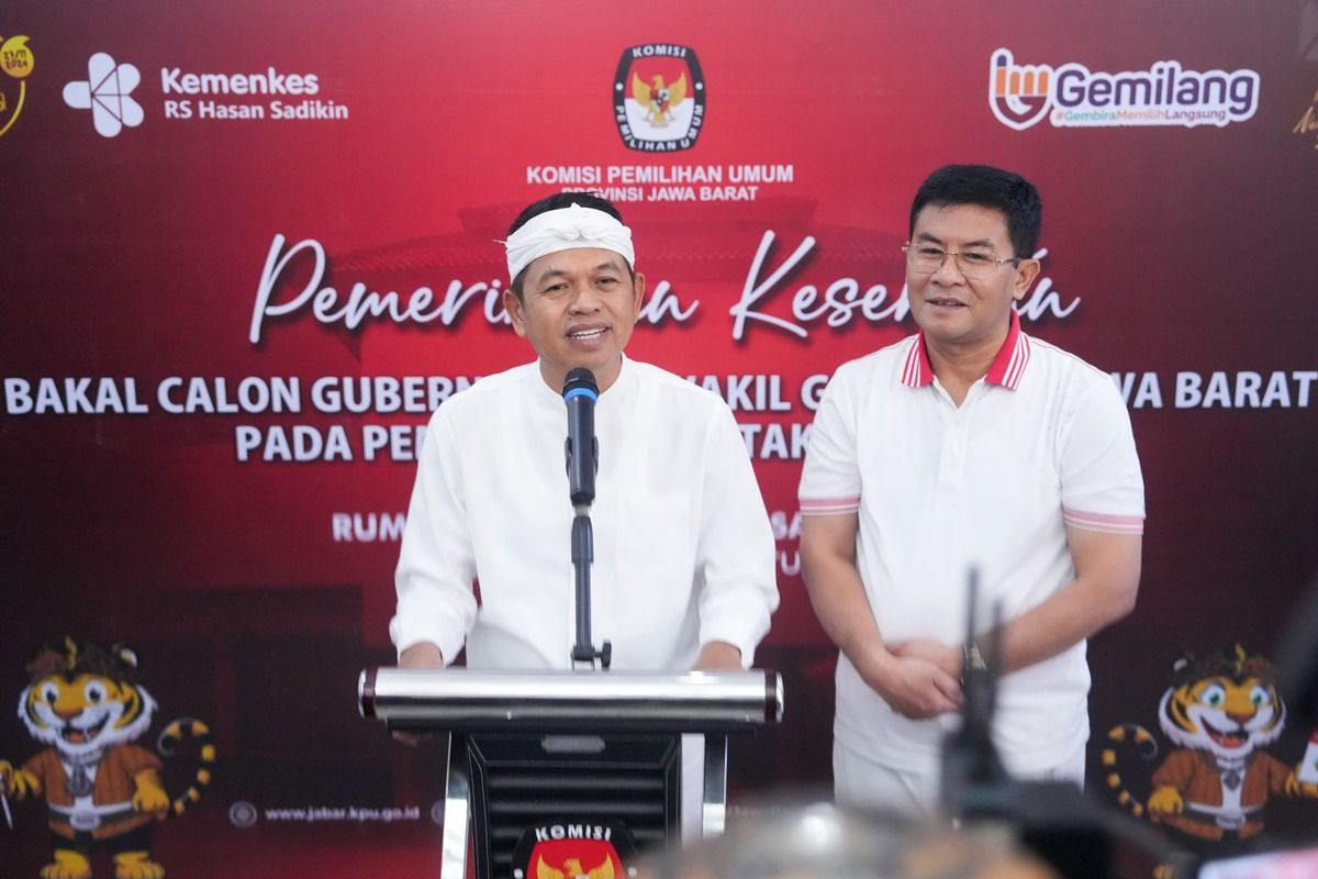 Pasangan bakal calon Gubernur dan Wakil Gubernur Jawa Barat, Dedi Mulyadi dan Erwan Setiawan menjalani serangkaian tes kesehatan di RS Hasan Sadikin (RSHS) Bandung, Jumat (30/8/2024) pagi.