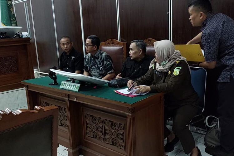Tiga termohon dalam persidangan praperadilan membahas tentang belum ditahannya Firli Bahuri dalam kasus pemerasan terhadap eks Menteri Pertanian (Mentan) Syahrul Yasin Limpo, Kamis (28/3/2024).