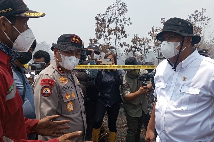 Menteri LH dan Kapolda Cek Karhutla di Rimbo Panjang Kampar