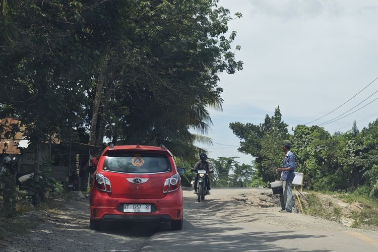Lubang dan Longsor di Jalan Samarinda-Berau Dikeluhkan Pemudik Saat Arus Balik Lebaran