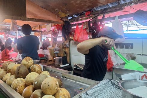 Harga Kelapa di Pasar Bukit Duri Ikut Naik sejak Awal Ramadhan