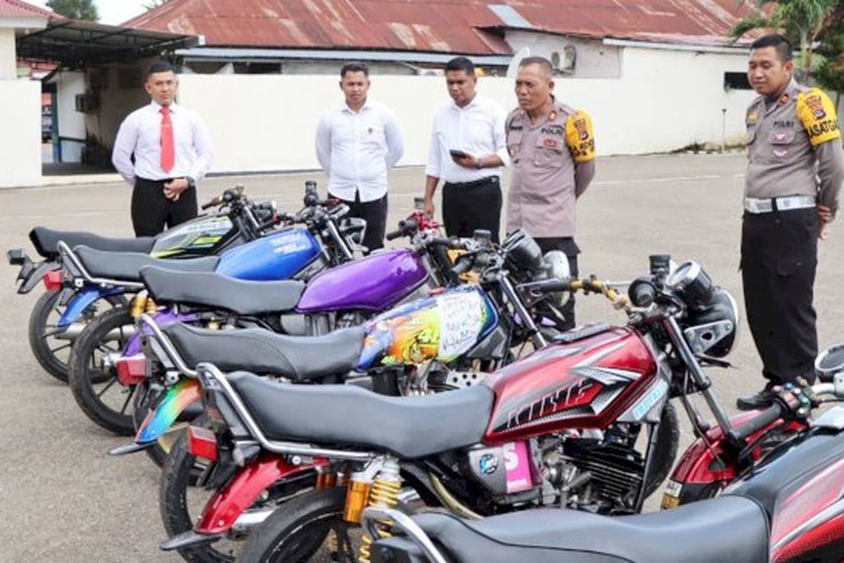 Sejumlah motor dengan knalpot drong diamankan aparat