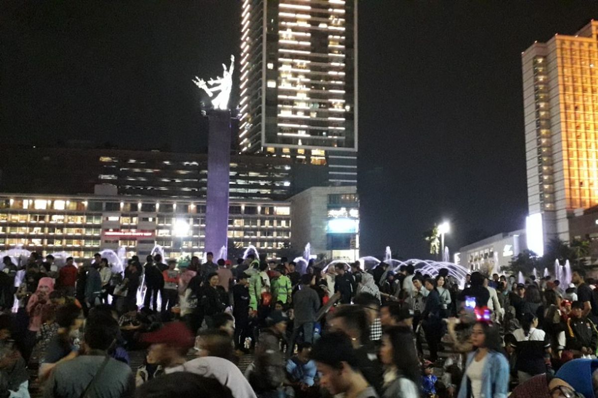 Suasana Bundaran HI pada malam tahun baru, Senin (31/12/2018).