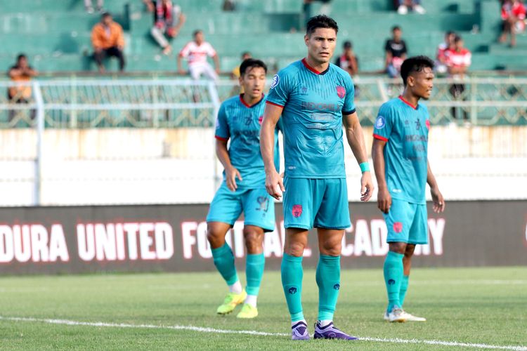 Pemain Persita Tangerang Ramiro Fergonzi saat laga pekan ke-28 Liga 1 2023-2024 melawan Madura United yang berakhir dengan skor 3-2 di Stadion Gelora Bangkalan, Rabu (6/3/2024) sore.