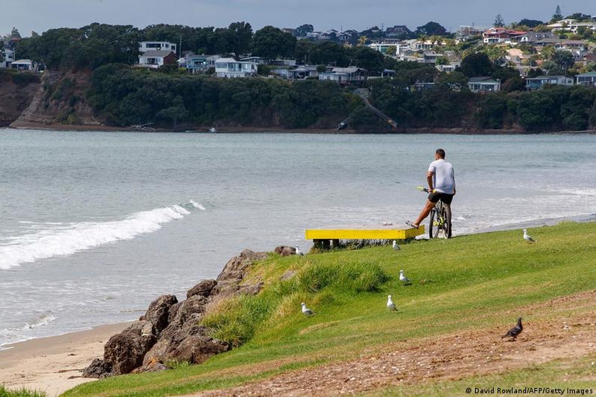 New Zealand authorities say the largest waves had now passed and the threat level could be lowered