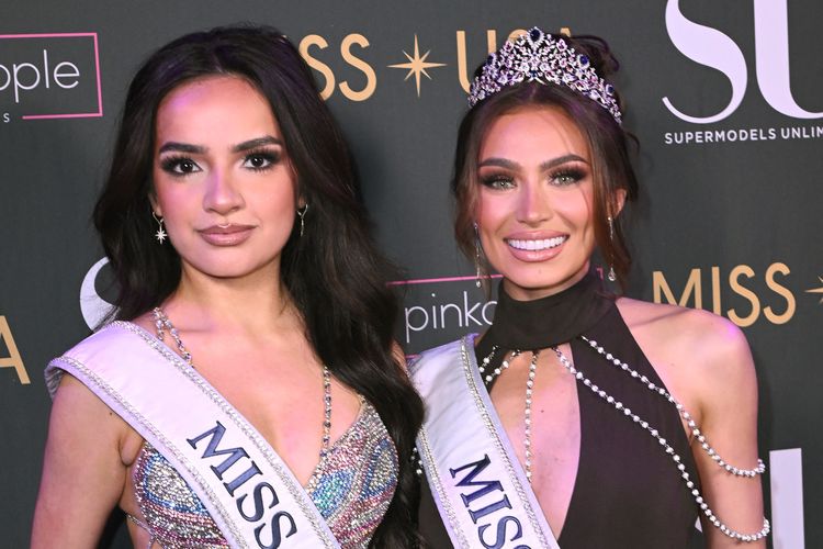 Miss Teen USA 2023, UmaSofia Srivastava dan Miss USA 2023, Noelia Voigt di New York City.   