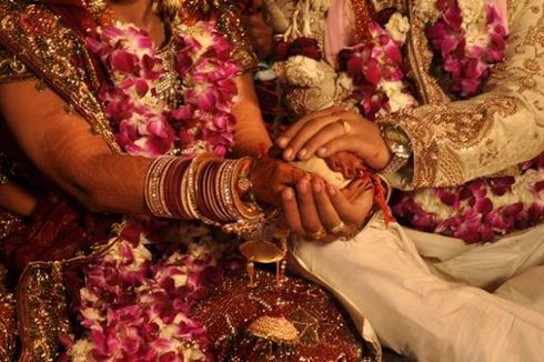 Dua Pasang Pengantin Nyaris Saling Bertukar Pasangan di Hari Pernikahan karena Pemadaman Listrik Bergilir