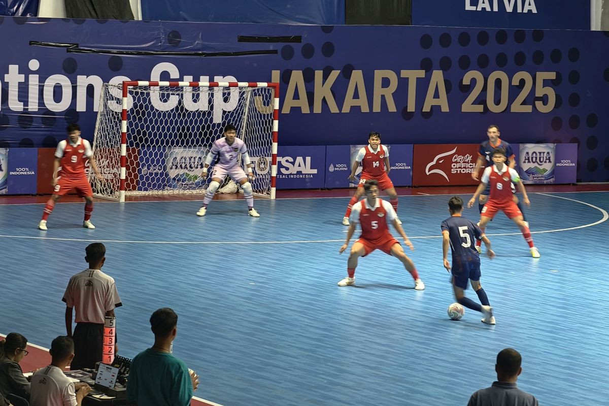 Aksi pada laga Timnas Futsal Indonesia vs Belanda di ajang Four Nations Cup di Hall Basket Senayan pada Sabtu (20/9/2025) malam WIB.