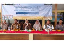 Wakil Bupati dan Ketua TP-PKK Sidoarjo Salurkan Bantuan Pangan untuk 2.052 Warga