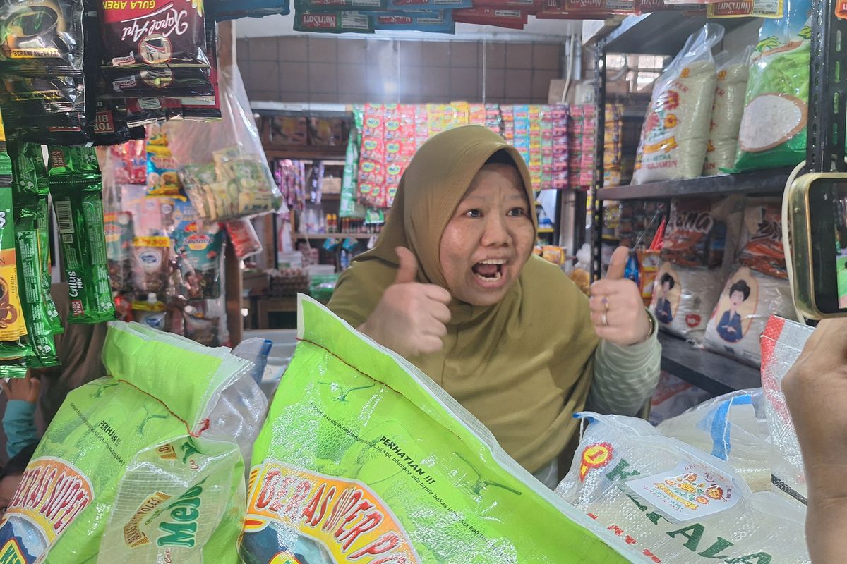 Anies Datangi Lapak-lapak di Pasar Cempaka Putih, Pedagang Antusias Bertemu