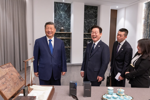 Xi Jinping Hadiahi Presiden Korea Selatan HP Xiaomi, Saling Bercanda soal Mata-mata