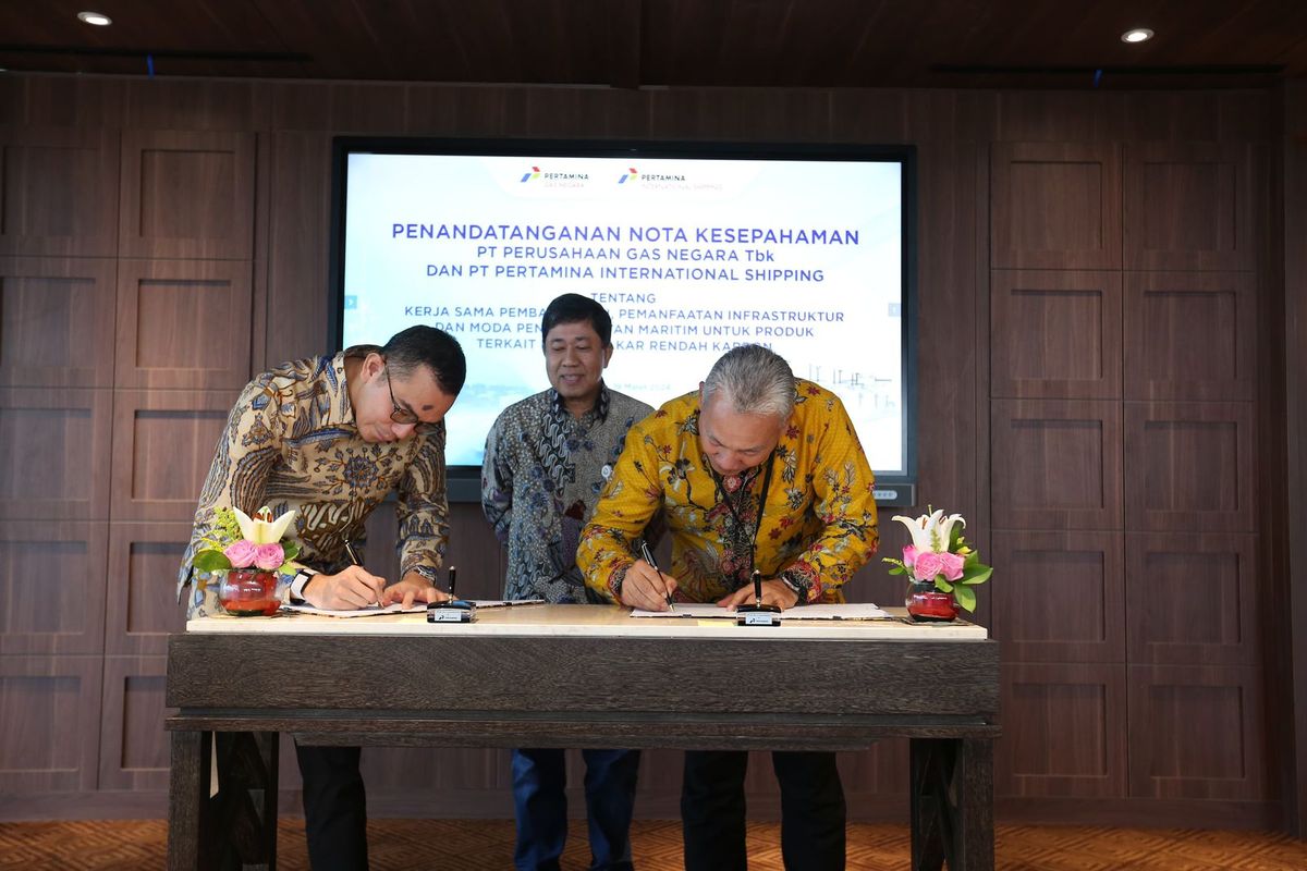 Penandatanganan nota kesepahaman atau memo of understanding (MoU) kerja sama PGN dan PIS oleh Direktur Utama (Dirut) PGN Arief Setiawan Handoko dan Dirut PIS Yoki Firnandi. Penandatanganan ini disaksikan oleh Direktur Logistik dan Infrastruktur Pertamina Alfian Nasution, di Jakarta, Selasa (19/3/2024).
