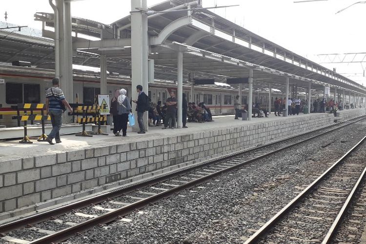 Kondisi Stasiun Jatinegara pada Senin (15/4/2019).