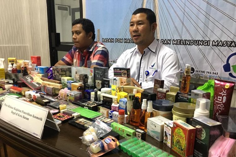 Balai Pengawas Obat dan Makanan (BPOM) perwakilan Kepulauan Riau (Kepri) kembali menyita 147 item dan 8432 pcs kosmetik ilegal yang ada di sejumlah pusat perbelanjaan di Batam, yakni Plaza Avava dan Plaza Botania I.