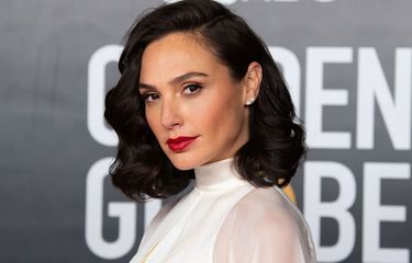 Gal Gadot Bakal Jadi Ratu Jahat di Film Snow White Halaman all ...
