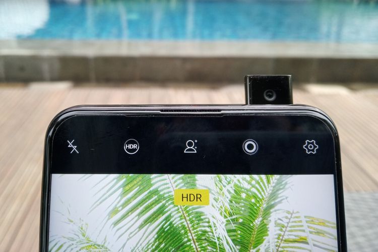 Kamera depan Vivo V15 yang bakal muncul ketika pengguna ingin melakukan selfie lewat aplikasi kamera.