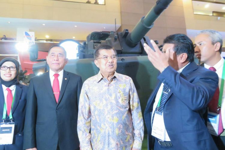 Wakil Presiden Jusuf Kalla membuka Indo Defence Expo di Jakarta International Expo, Kemayoran, Jakarta