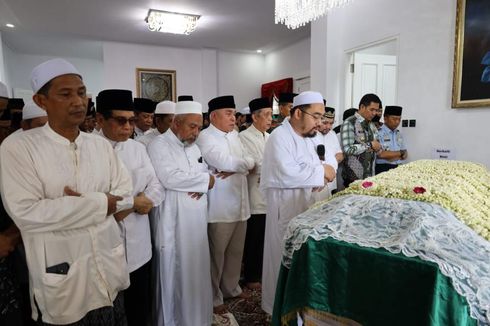 Gubernur Kaltim Ungkap Pesan Almarhum Istrinya: Dia Minta Dimakamkan di Halaman Rumah Pribadi