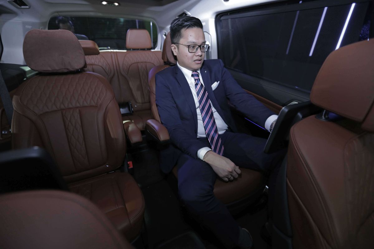 Penampakan interior mobil BMW X7 dipamerkan saat peluncurannya di Jakarta, Senin (15/7/2019). BMW X7 xDrive40i Pure Excellence berjenis SUV (sport utility vehicle) yang dibekali mesin 3.0 liter enam silinder BMW TwinPower Turbo itu resmi meluncur di Indonesia dengan harga Rp2,399 miliar (off the road).