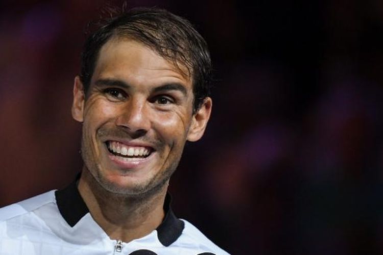 Petenis asal Spanyol, Rafael Nadal, berbicara seusai dikalahkan Roger Federer pada final Australia Terbuka 2017 di Melbourne, Australia, 29 Januari 2017.