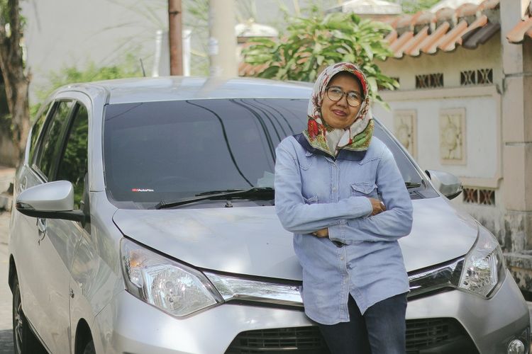 Sawitri, ibu tiga orang anak yang berprofesi menjadi mitra GrabCar.